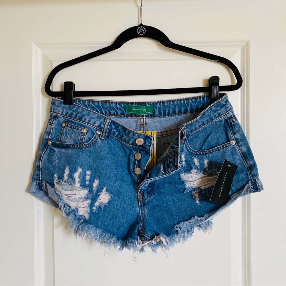 Signature 8 Button Front Cutoff Denim Shorts - L